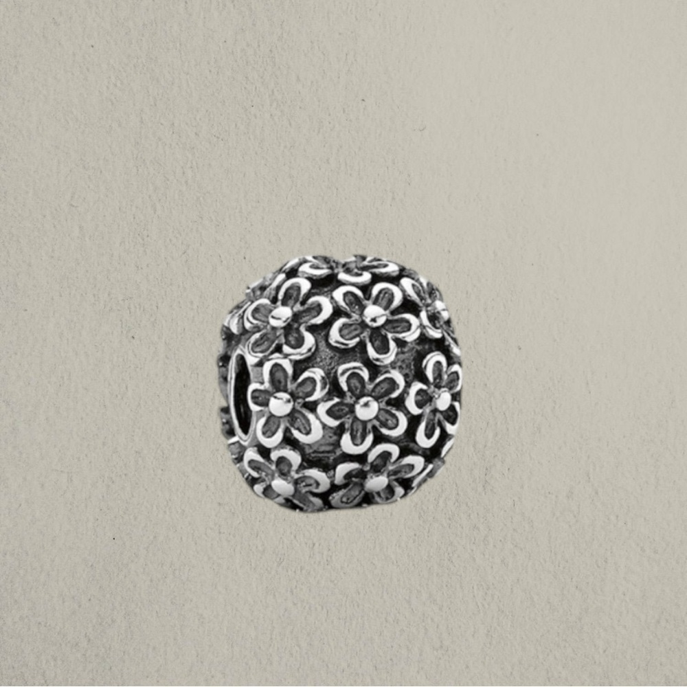 PANDORA AUTHENTIC STERLING SILVER PERFECT POISES DAISY CHARM